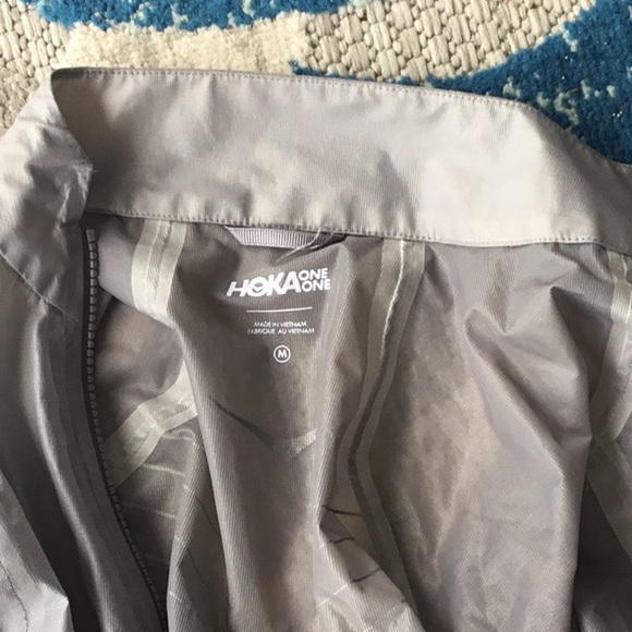 HOKA ONE ONE Performance Shield Running Jacket Color Lunar Rock Size Medium Wind - Picture 6 of 9